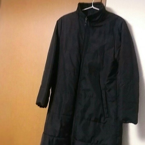 冬服:黒いシンプルなダウンコート1