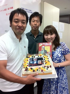 副社長の増村(中央)、秘書の金子(右)と