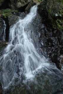 s-P7156264_ゴルジュ手前の滝