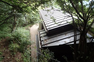 s-P8020218犬越路避難小屋