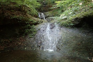 P7166496_5mナメ奧の奧に白龍の滝-s