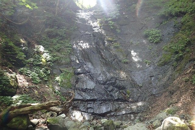 P7166577_15mスラブ滝-s