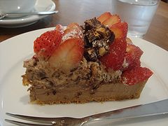 いちごとチョコクランチのタルト