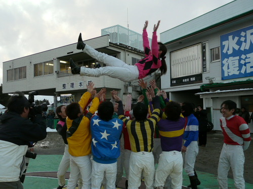 03みんなで胴上げ!