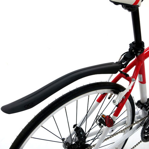 クロスバイクのフェンダーが傷ついてた