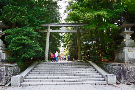 スノーピーク本社に近い彌彦神社3
