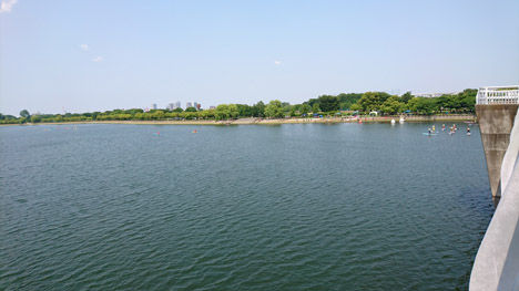 今ボートで話題の彩湖、実はキャンパーの聖地なのです。3