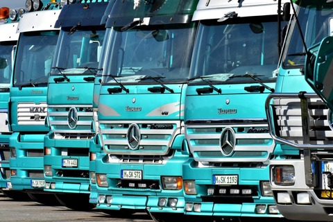 truck-3354501_1920-min-1024x683