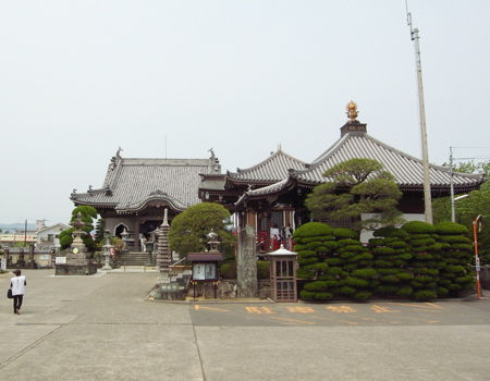 井戸寺・境内