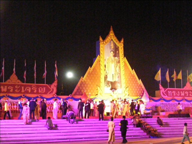 プミポン国王誕生日祝賀イベント2009