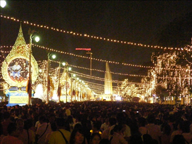プミポン国王誕生日祝賀イベント2009