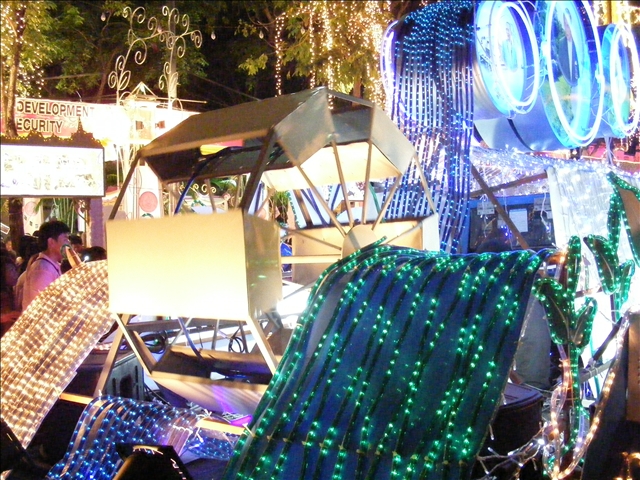 プミポン国王誕生日祝賀イベント2009