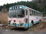 こんな朽ちた大型バスでもタダで処分します!