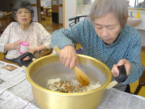 H25.5と6月ひろの公園 078