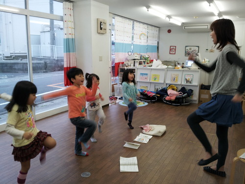 ようじ踊る