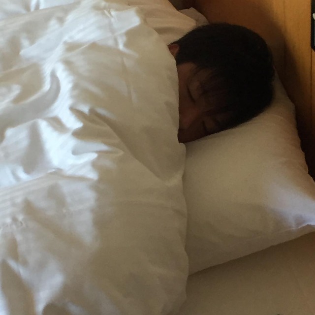 今村猛大瀬良大地の寝顔をUP