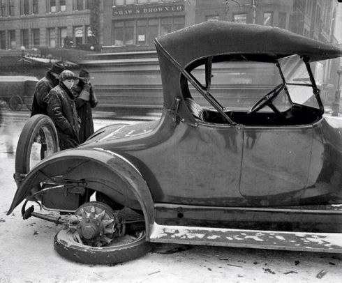 retro_vintage_car_accidents_640_08