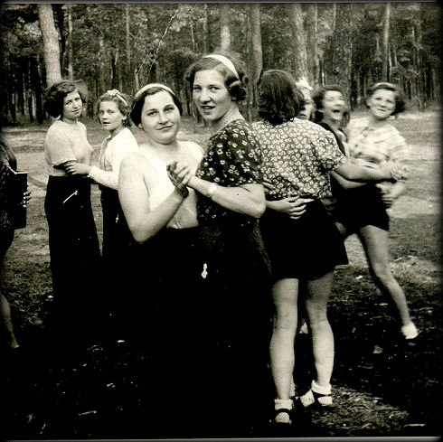 1930s-dancing-girls