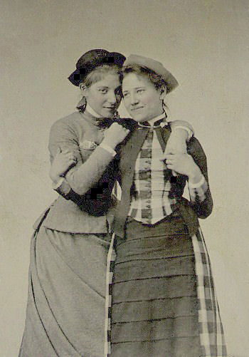 1887-Mount-Holyoke-students