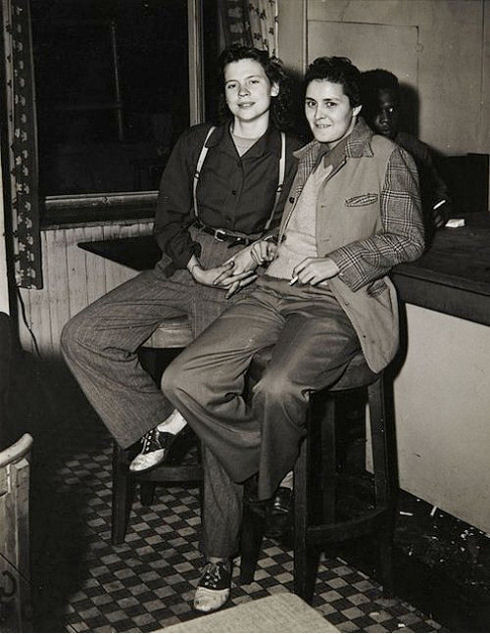 1940s-bar-couple
