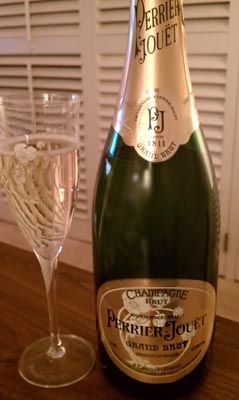コストコの激安シャンパン3000円グラス2個付き ペリエ ジュエ グラン ブリュット シャンパーニュ カリフォルニアワイン王 シャンパン王