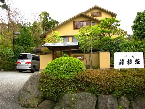 up-the-slope-to-the-hotel