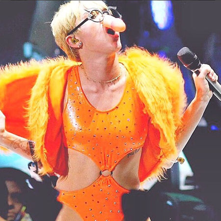 miley2014928_02