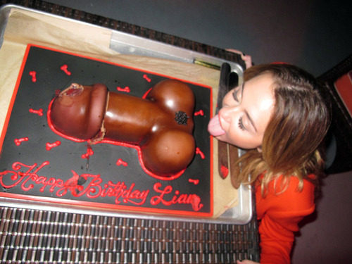 Miley Cyrus at her bf's birthday party (1)