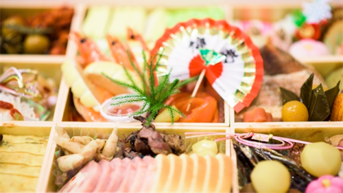 もう おせちは作らない?おせち最新事情 ウルトラマンおせちやパクチーおせちなども