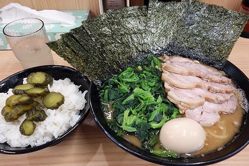 家系ラーメンで海苔トッピングしてる奴ガチでやめとけ 	
