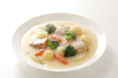 熱々シチューが美味しい季節!ところでごはんにシチューかける?かけない?