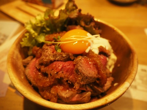 初めてローストビーフ丼食ったんやが