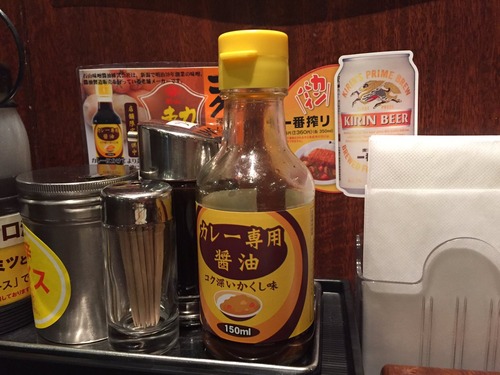 カレーに醤油とかソースかける奴いるけどなんなの 	