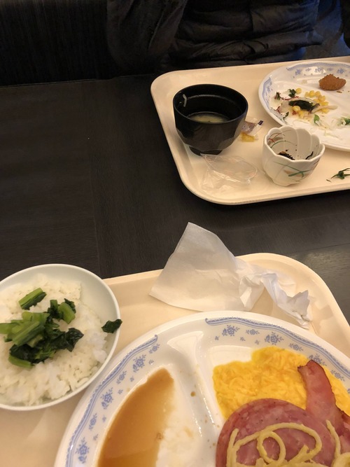 朝からクソジジイと相席朝食
