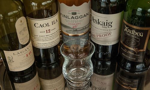 Distillery-Scotland-Whisky-Peaty-Islay-2173669_R