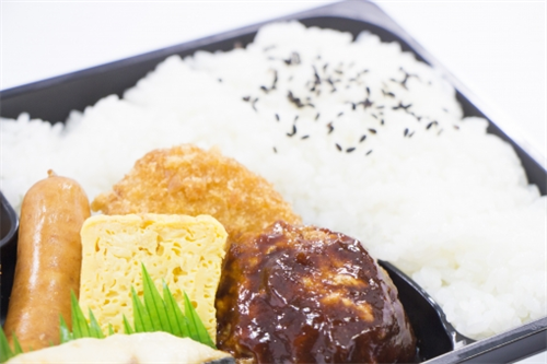 今のコンビニ弁当のご飯の薄さは異常
