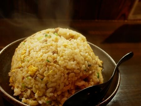 お家で作るチャーハンは火力が足りないからまずい←アホか