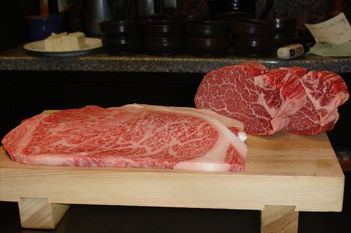 800px-4_Kobe_Beef,_Kobe_Japan_R