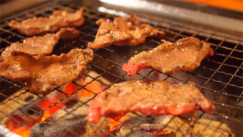 焼肉屋で鳥肉、野菜、キムチ頼む奴うざいよね 	