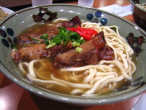 イギリス人「日本人はイギリスの食事がマズイと言いますが、OKINAWA料理はどうなんですか？」 	