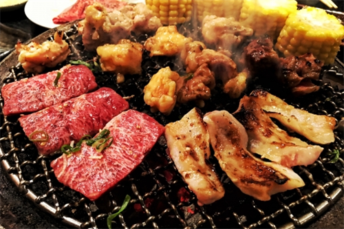 おまえら「焼き肉一人8000円は高い」 	
