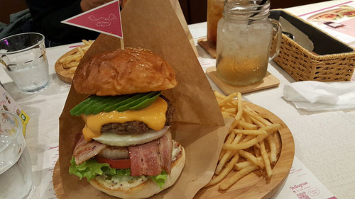 【画像】辻希美さんのハンバーガーショップｗｗｗｗｗｗｗｗｗｗｗｗｗｗｗｗｗｗｗｗ 	