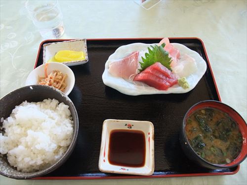 あなたは刺身で白米が食べれる派？食べれない派？ 	
