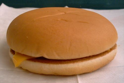 McDonald's_cheeseburger_(2)_R
