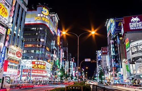 新宿って街の発展度合いに比べてうまい飯屋少なすぎない？
