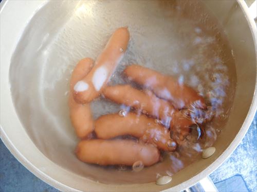 Boiling_Schau_Essen,_Japanese_Brand_Sausage_R