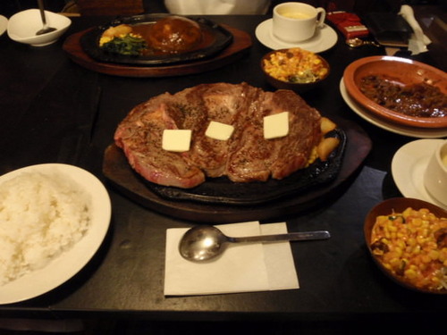 彡(＾)(＾)「1キロのステーキ？そんなん余裕や！」 	
