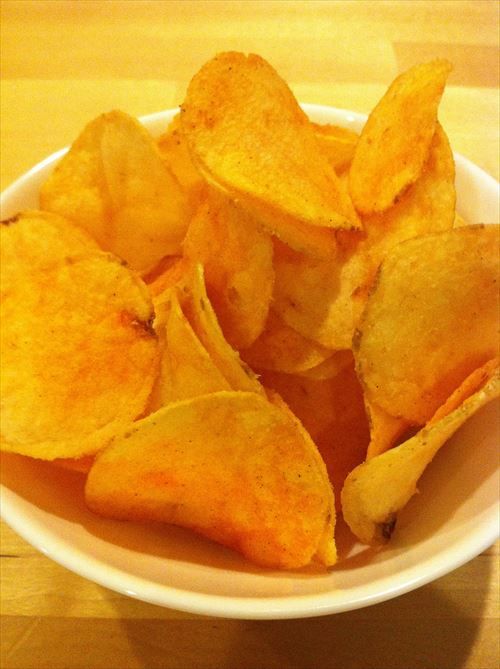 カルビーとコイケヤのポテチ食べ比べしたんだが 	