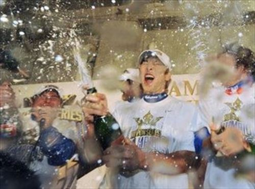 プロ野球の悪しき伝統ビールかけ、勿体無い、粗末にするな、水でいいじゃん、相次ぐ批難