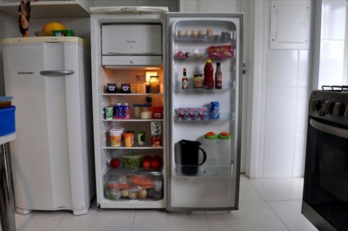 refrigerator-in-the-kitchen-with-food-725x482_R